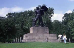 Statue of Achilles Sir Richard Westmacott Hyde Park, Londn photo by Barry Shimmon for Wikimedia Commons by  Creative Commons Attribution-ShareAlike 2.0 license.